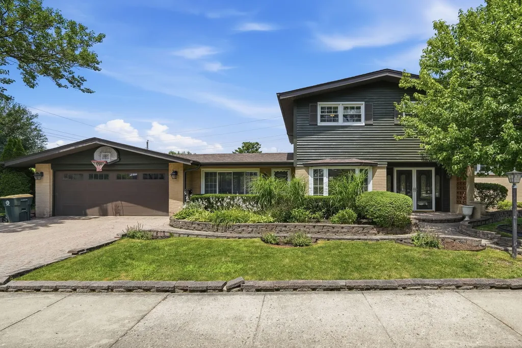 7720 Maple Street Morton Grove IL 60053