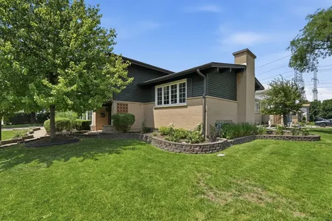 7720 Maple Street Morton Grove IL 60053