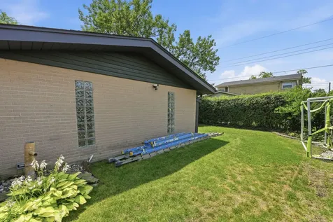 7720 Maple Street Morton Grove IL 60053