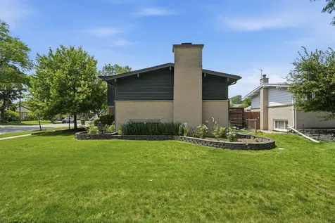 7720 Maple Street Morton Grove IL 60053