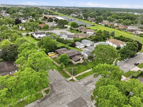 7720 Maple Street Morton Grove IL 60053