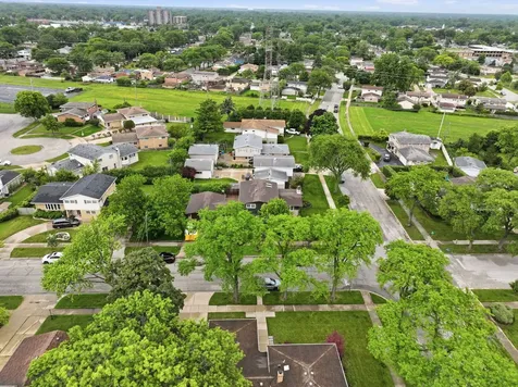 7720 Maple Street Morton Grove IL 60053