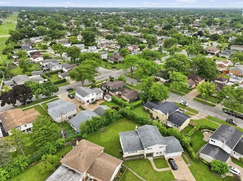 7720 Maple Street Morton Grove IL 60053