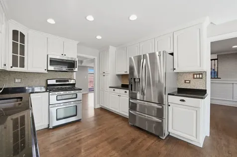 7720 Maple Street Morton Grove IL 60053