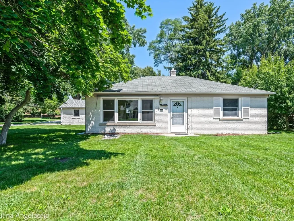 902 East Rockland Road Libertyville IL 60048