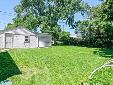 902 East Rockland Road Libertyville IL 60048