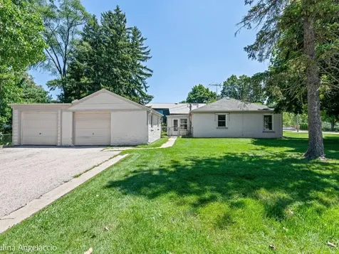 902 East Rockland Road Libertyville IL 60048
