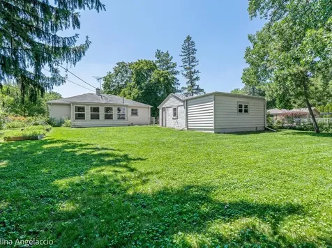 902 East Rockland Road Libertyville IL 60048
