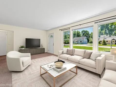 902 East Rockland Road Libertyville IL 60048