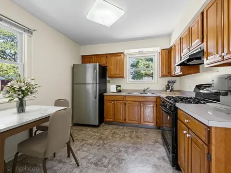 902 East Rockland Road Libertyville IL 60048
