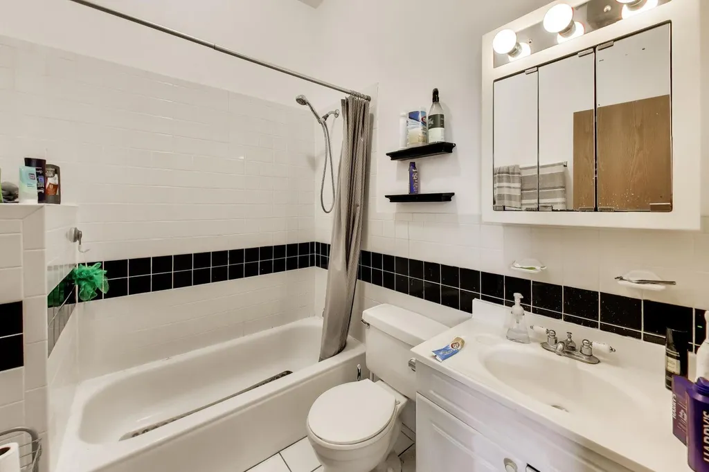 1252 North Artesian Avenue Chicago IL 60622