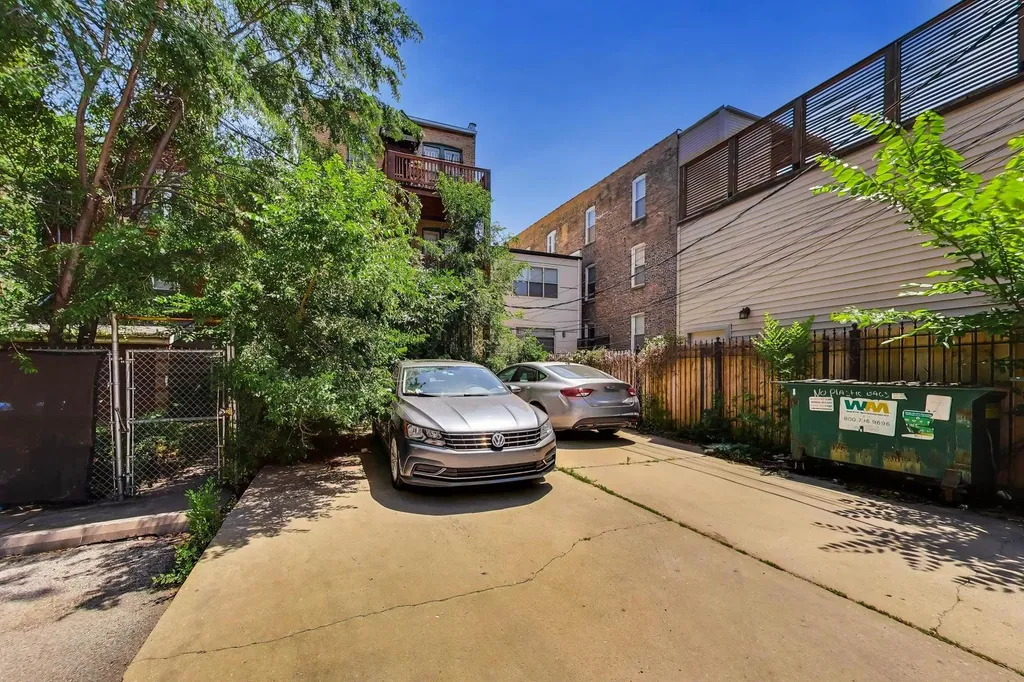 1252 North Artesian Avenue Chicago IL 60622
