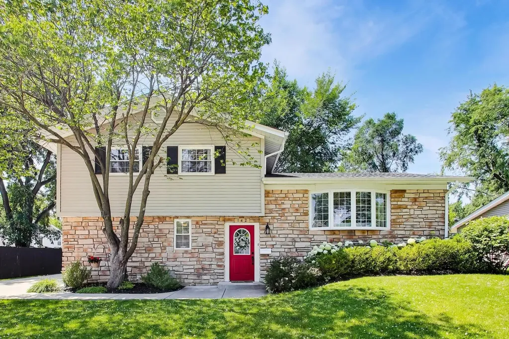 142 North Cady Drive Palatine IL 60074