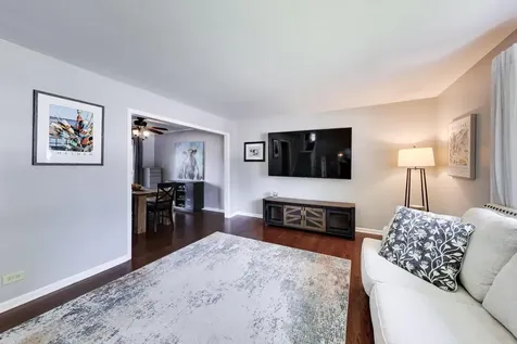 142 North Cady Drive Palatine IL 60074