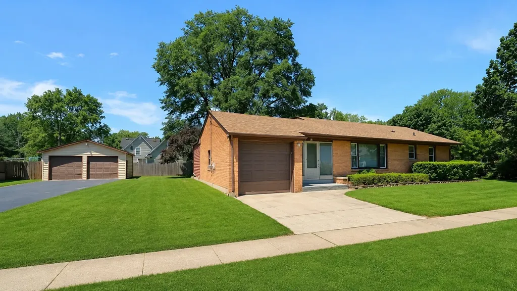 319 North Lord Avenue Carpentersville IL 60110