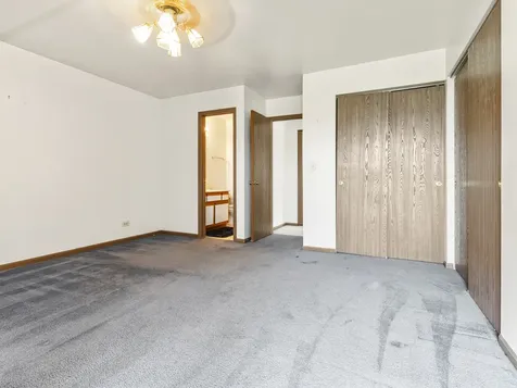 4 Truman Court Streamwood IL 60107