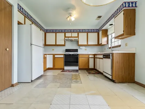4 Truman Court Streamwood IL 60107