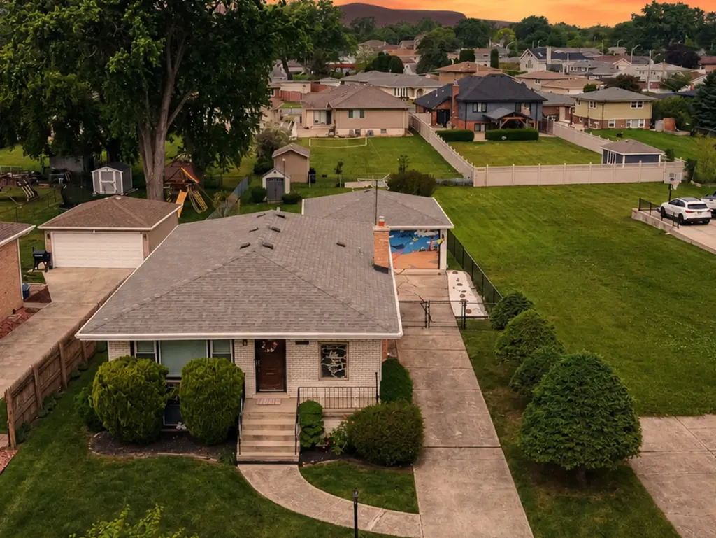 9020 Nashville Avenue Oak Lawn IL 60453