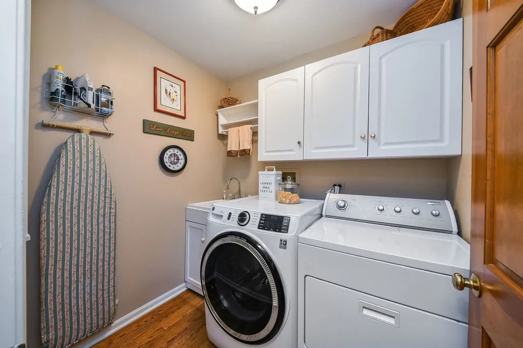 571 Apple River Drive Naperville IL 60565
