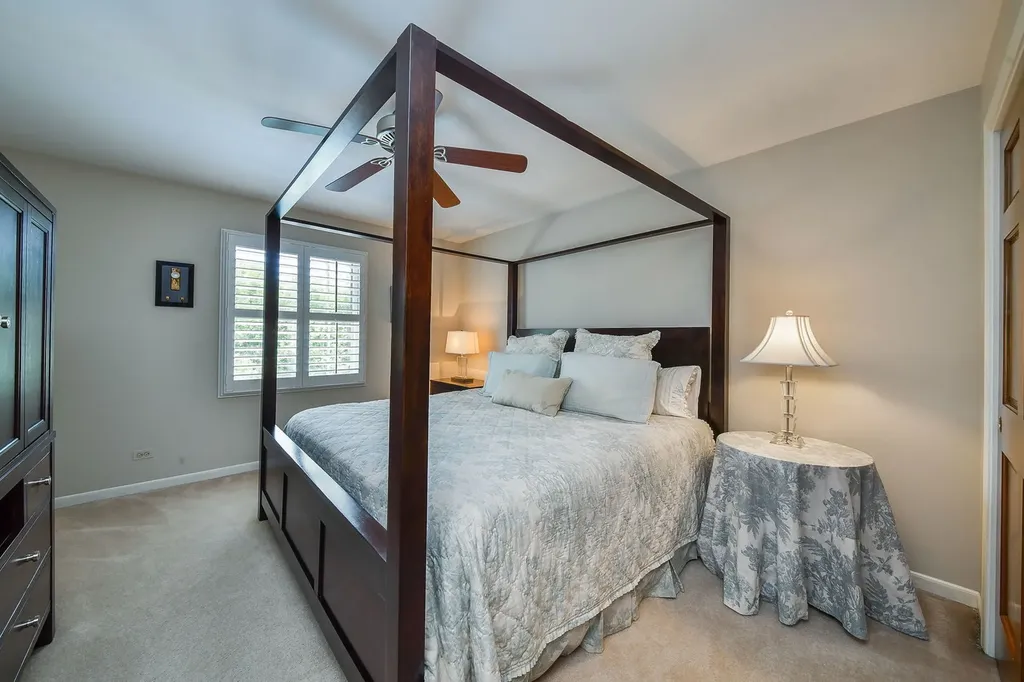 571 Apple River Drive Naperville IL 60565