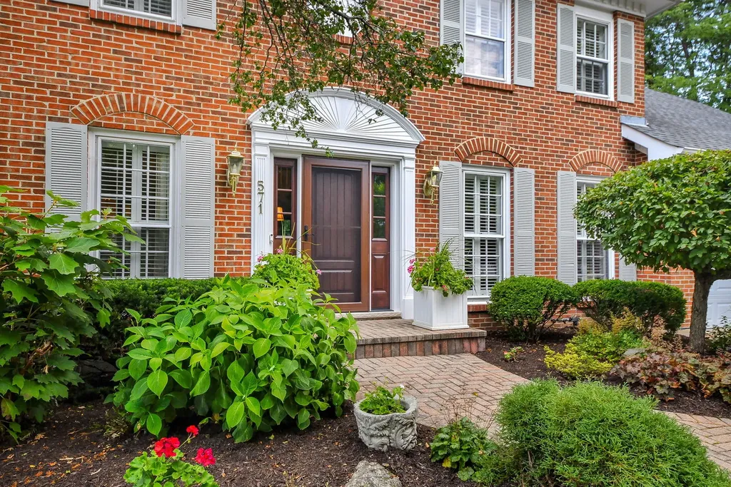 571 Apple River Drive Naperville IL 60565
