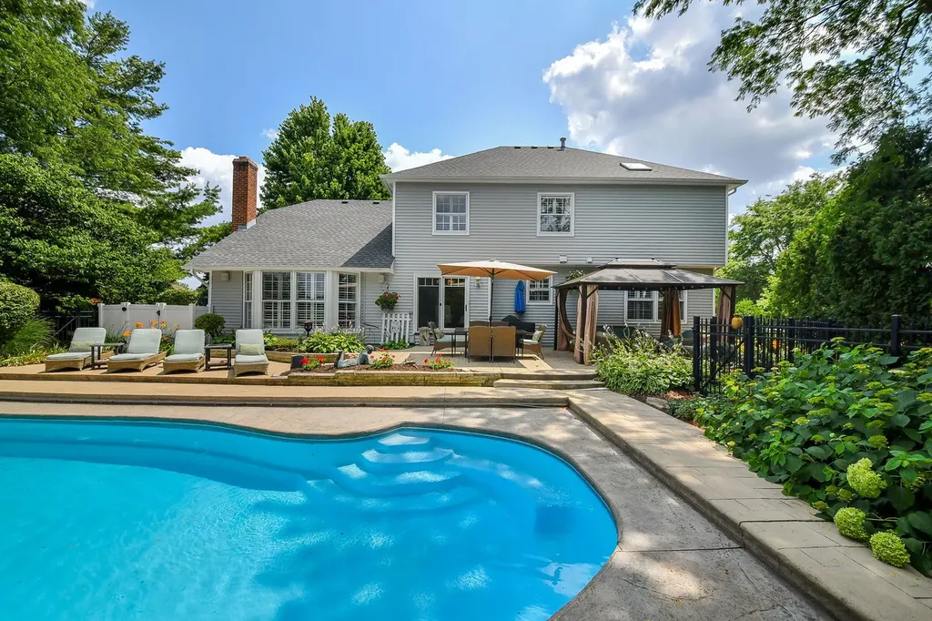 571 Apple River Drive Naperville IL 60565