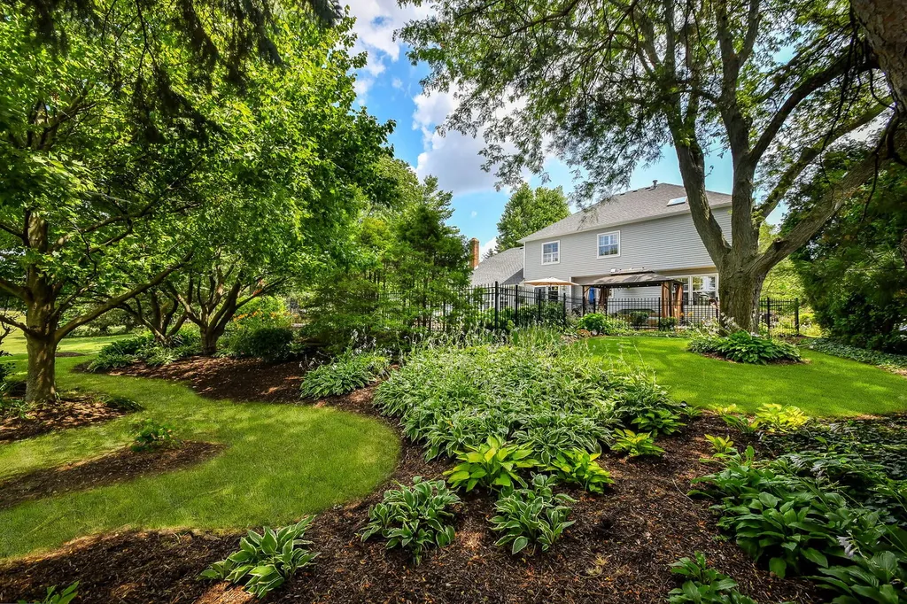 571 Apple River Drive Naperville IL 60565