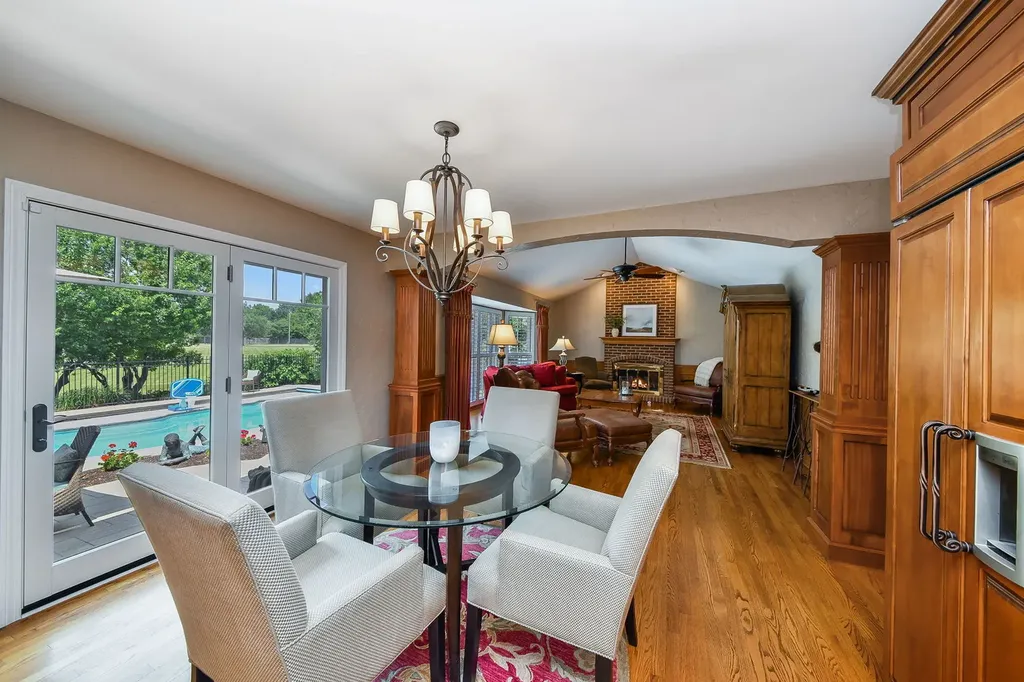 571 Apple River Drive Naperville IL 60565