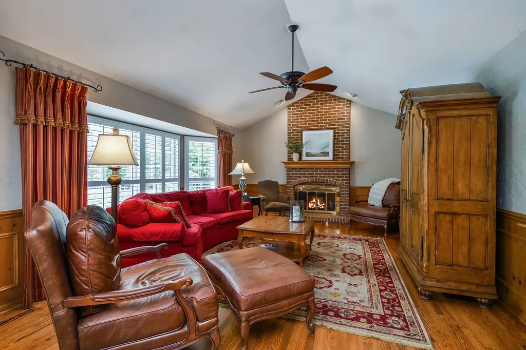 571 Apple River Drive Naperville IL 60565