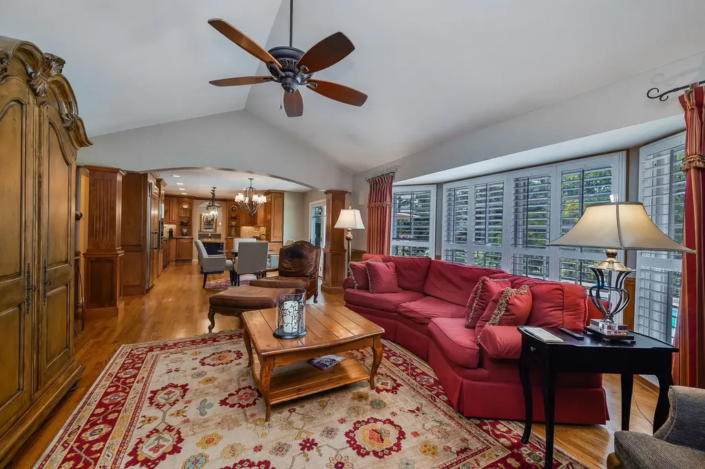 571 Apple River Drive Naperville IL 60565