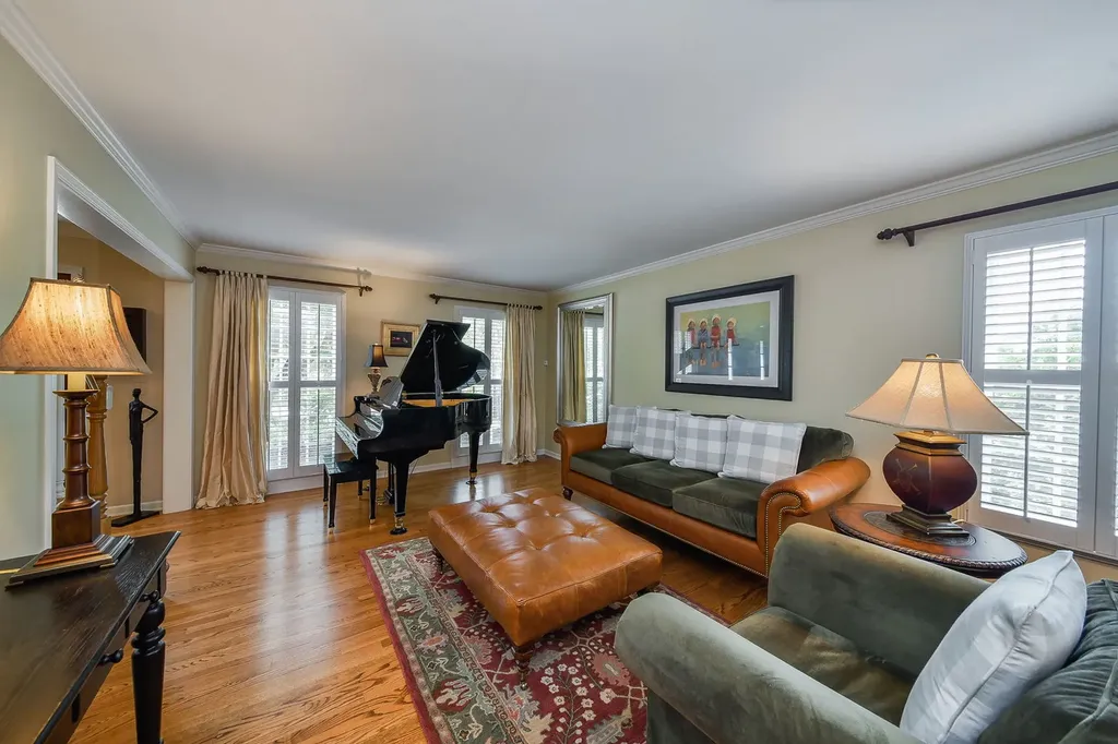 571 Apple River Drive Naperville IL 60565