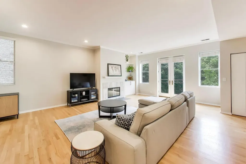 844 West Diversey Parkway Chicago IL 60614