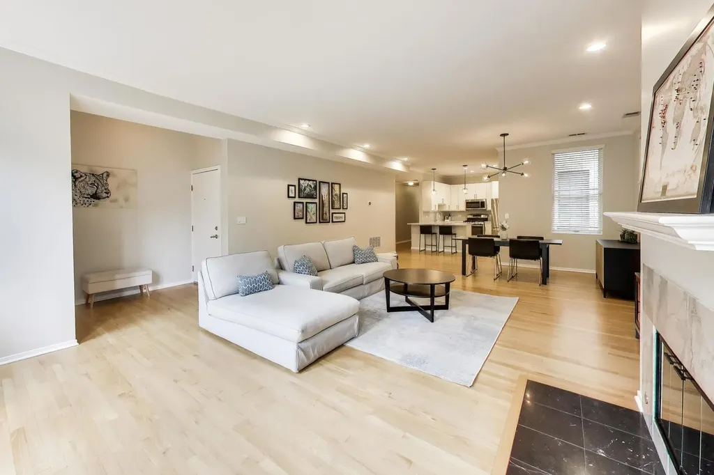 844 West Diversey Parkway Chicago IL 60614