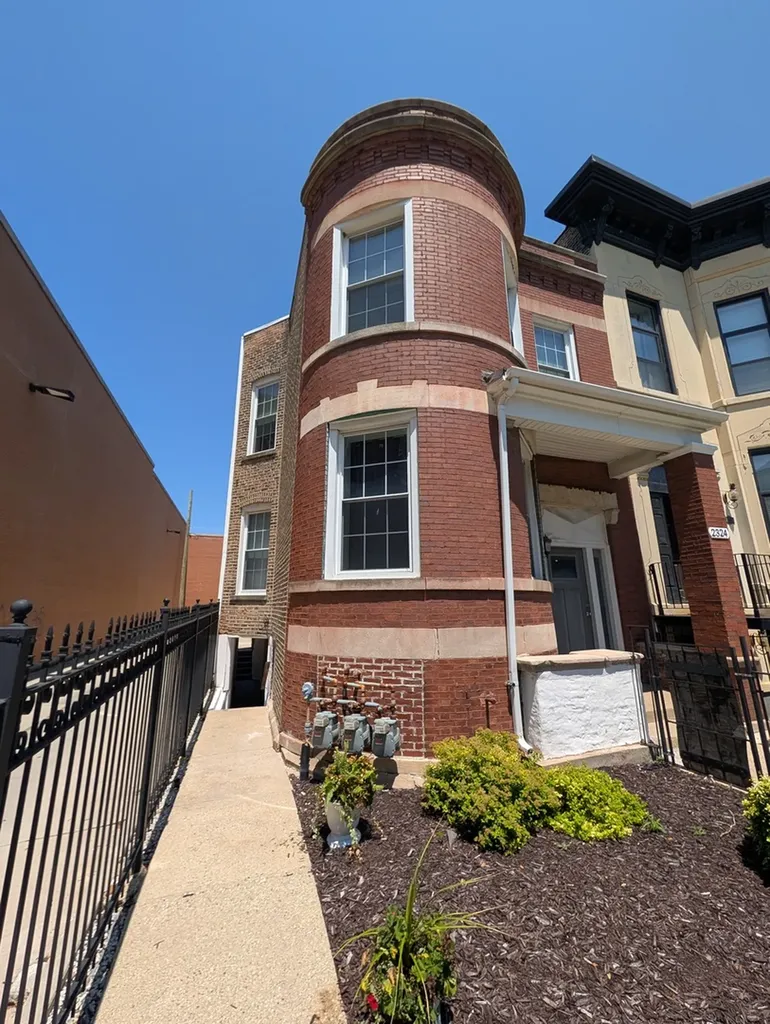 2324 West Monroe Street Chicago IL 60612