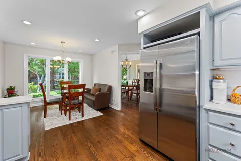 1138 Lynette Drive Lake Forest IL 60045