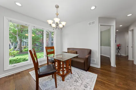 1138 Lynette Drive Lake Forest IL 60045