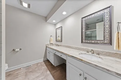 1138 Lynette Drive Lake Forest IL 60045