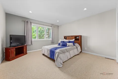 1138 Lynette Drive Lake Forest IL 60045