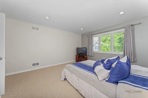 1138 Lynette Drive Lake Forest IL 60045
