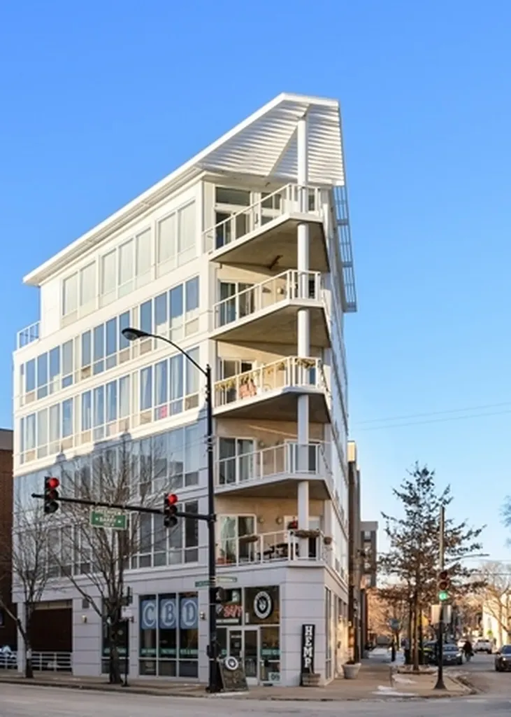 3110 North Greenview Avenue Chicago IL 60657