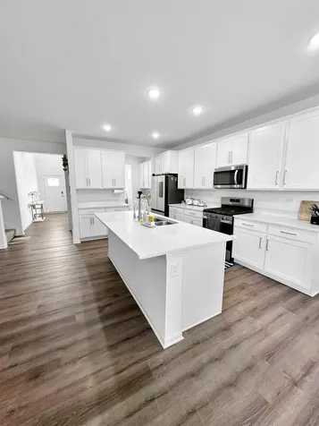 765 Kentshire Circle Elgin IL 60124
