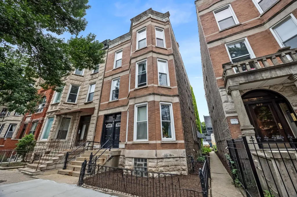 841 North Damen Avenue Chicago IL 60622