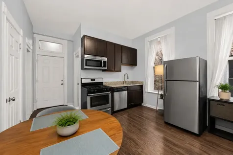 841 North Damen Avenue Chicago IL 60622