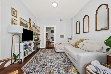 841 North Damen Avenue Chicago IL 60622