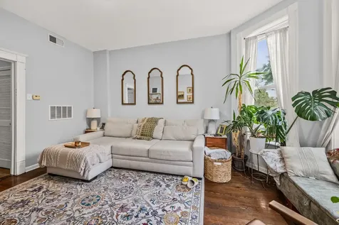 841 North Damen Avenue Chicago IL 60622