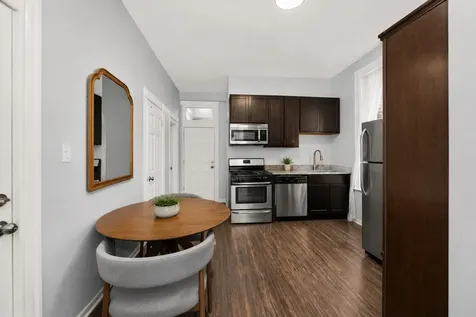 841 North Damen Avenue Chicago IL 60622