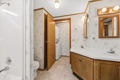 726 Hillcrest Lane Crystal Lake IL 60014
