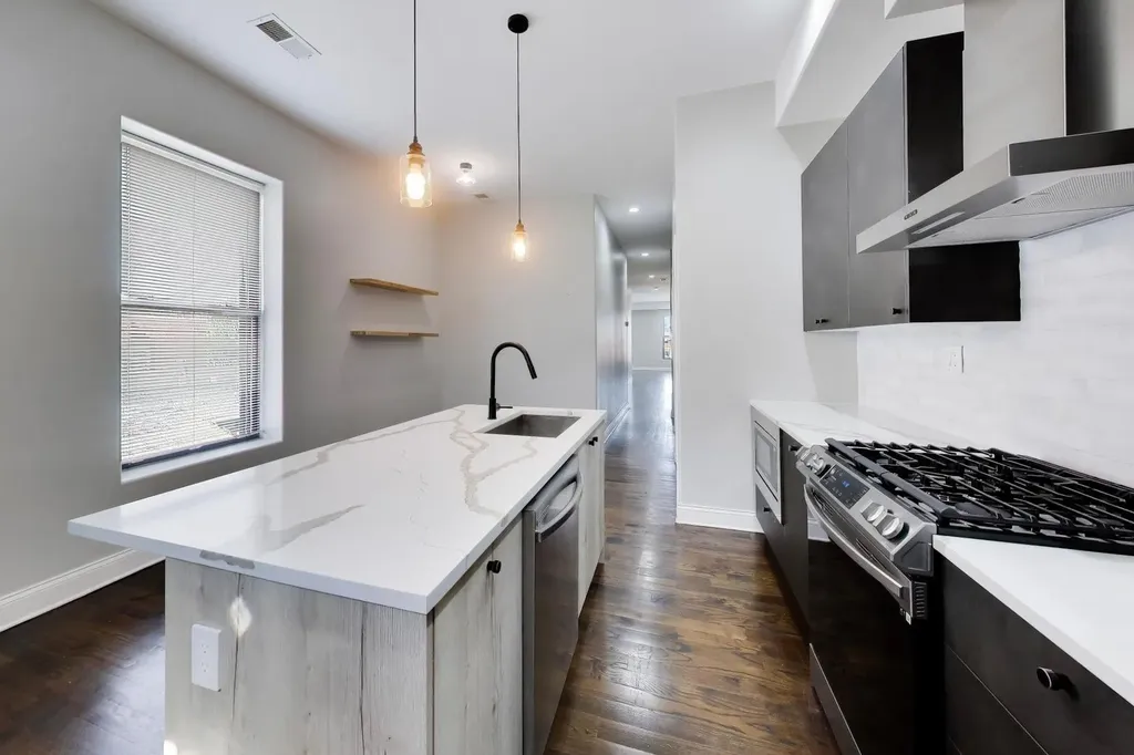 3330 South Indiana Avenue Chicago IL 60616