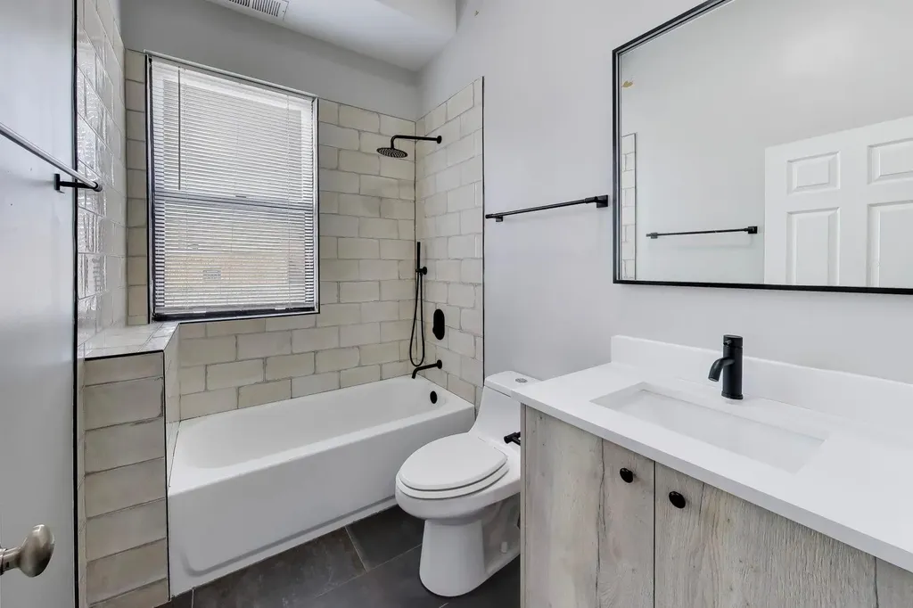 3330 South Indiana Avenue Chicago IL 60616