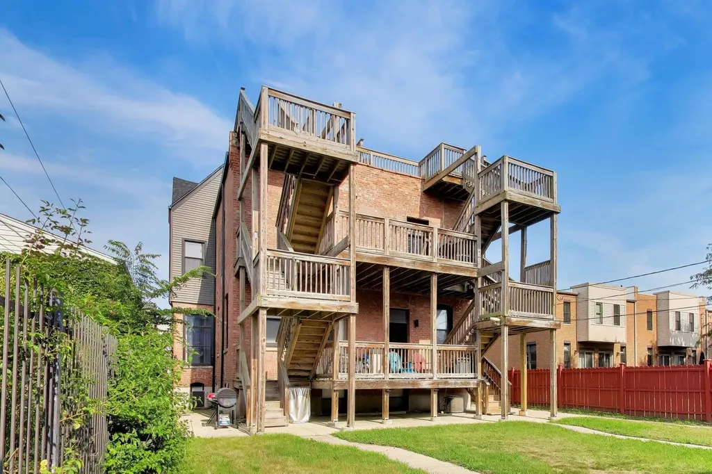 3330 South Indiana Avenue Chicago IL 60616